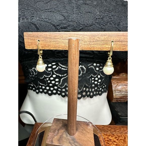 14k yellow gold pearl leverback earrings